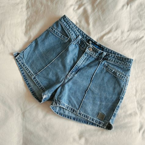 Vintage Y2K Levi’s L2 denim shorts Size 11. 30” waist, 12.5” length, 9.5” rise, 41” hips $38 Comment “I want it” or dm me if you would like to buy these shorts 💙 Closet Size, Denim Shorts, Womens Shorts