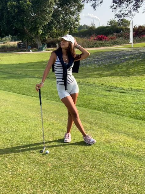 Golf Photo Ideas Instagram, Golf Mom Aesthetic, Golf Asethic Women, Female Golf Aesthetic, Golf Picture Poses, Golf Course Outfits For Women, Old Money Golf Aesthetic, Golf Instagram Pictures, Golfing Instagram Pictures