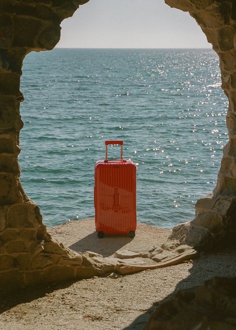 Austin Leis’s Travel Diary Depicts Moments Of Tranquility On The Spanish Coast - IGNANT Vintage Travel Aesthetic, Product Shooting, Wallpaper Estetika, Bedroom Wall Collage, Brand Shoot, Summer Poster, Nice Pic, Summer Campaign, Air Terjun