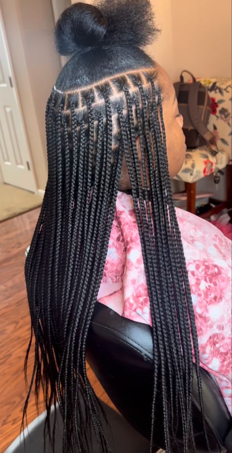 Nutless Braids Styles Long, Med Knotless Braids, Parting Hair, Cornrows Braids For Black Women, Cute Box Braids, Box Braids Hairstyles For Black Women, Braided Cornrow Hairstyles, Quick Braided Hairstyles, Braids Hairstyles Pictures