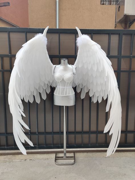 Wings  Malefisenta- 4 m, in white.Unusual and original. With  such wings  you  are special. The wings are light and mobile.Made from izolon NPE. Halloween Wings Costume, Large Angel Wings Costume, Angel Wings Wrapped Around Person, Wings On Humans, Cosplay With Wings, Different Types Of Wings, Wings Cardboard, Making Angel Wings, Wings For Costume