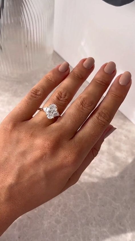 Embrace everlasting love with our 4-carat elongated oval diamond ring, handcrafted in lustrous platinum. Three luminous lab-grown diamonds radiate brilliance, symbolizing the past, present, and future of your extraordinary journey together. Celebrate your unique bond with this exquisite ring, a timeless treasure to cherish for a lifetime. 𝐅𝐞𝐚𝐭𝐮𝐫𝐞𝐬:• 𝐌𝐚𝐝𝐞 𝐭𝐨 𝐎𝐫𝐝𝐞𝐫• 𝐌𝐞𝐭𝐚𝐥: 𝟏𝟒𝐊 𝐆𝐨𝐥𝐝 | 𝟏𝟖𝐊 𝐆𝐨𝐥𝐝 | 𝟗𝟓𝟎 𝐏𝐥𝐚𝐭𝐢𝐧𝐮𝐦• 𝐁𝐚𝐧𝐝 𝐂𝐨𝐥𝐨𝐫𝐬: Rose Gold, Yellow Gold & White Gold• 𝐁𝐚𝐧𝐝 𝐖𝐢𝐝𝐭𝐡: 2.00 MM• 𝐁𝐚𝐧𝐝 𝐓𝐡𝐢𝐜𝐤𝐧𝐞𝐬𝐬: 1.60 MM 𝐂𝐞𝐧𝐭𝐞𝐫 𝐬𝐭𝐨𝐧𝐞:• 𝐒𝐭𝐨𝐧𝐞 - Lab Grown Diamond• 𝐒𝐡𝐚𝐩𝐞 - Oval• 𝐂𝐚𝐫𝐚𝐭 𝐖𝐞𝐢𝐠𝐡𝐭 - 4.00 Carats• 𝐏𝐢𝐞𝐜𝐞𝐬 - 1 Piece• 𝐂𝐨𝐥𝐨𝐫 - F+• 𝐂𝐥𝐚𝐫𝐢𝐭𝐲 - VS1+• 𝐂𝐞𝐫𝐭𝐢𝐟𝐢𝐜𝐚𝐭𝐞 - 𝐈𝐆𝐈 | 4 Carat Oval Engagement Ring Gold, Oval Engagement Ring With Thick Band, Big Oval Engagement Ring, Oval Ring With Side Stones, 3 Stone Engagement Rings With Band, 3 Stone Oval Ring, Elongated Oval Engagement Ring, Oval Three Stone Engagement Ring, 10k Engagement Ring