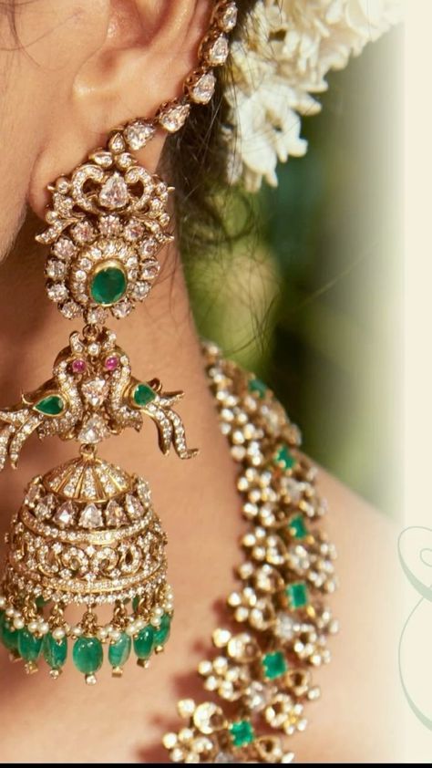 Creation Of The World, Neck Pieces Jewelry, Handmade Gold Jewellery, Bridal Jewelry Vintage, Gold Earrings Models, Diamond Pendants Designs, Fancy Jewelry Necklace, Antique Jewellery Designs, Fancy Jewellery Designs