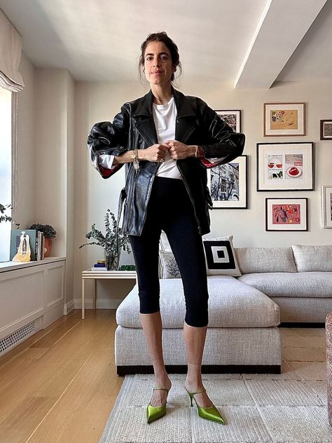 Leandra Medine Style, Capri Pants Outfits, Ralph Lauren Denim Shirt, Aw 2024, Capri Outfits, Leandra Medine, Lulu Leggings, Fashion Terms, Black Capris