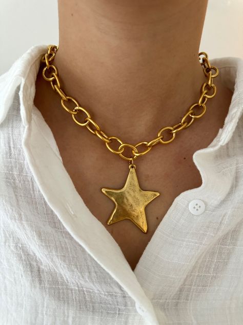 STAR NECKLACE Mixed Metals Necklaces, Stackable Gold Necklaces, Sun Inspired Jewelry, Maxamilist Jewelry Gold, Statement Pendant Necklace, Big Jewelry Aesthetic, Mixed Metals Necklace Stack, Chunky Gold Heart Necklace, Chunky Necklace Stack