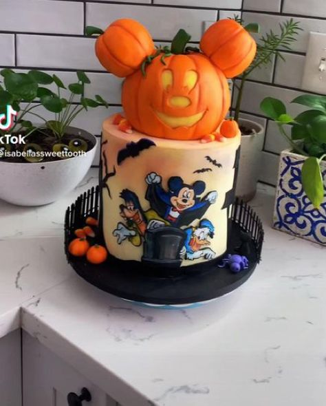 Mickey Birthday Cakes, Halloween Birthday Cakes, Mickey Cakes, Halloween Cookies Decorated, Minnie Mouse Halloween, Mickey Mouse Halloween, Mickey Mouse Cake, Mickey Halloween, Spooky Treats