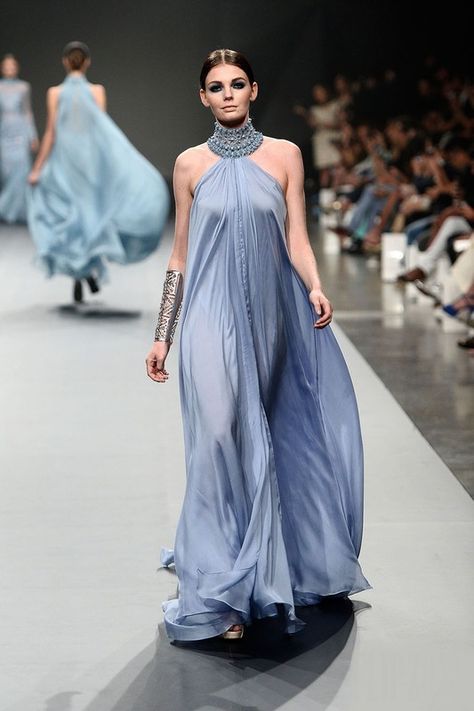 'Game of Thrones' Dresses From The Real-Life Runway That Your Favorite Characters Would Totally Wear Mode Glamour, Mode Abaya, فستان سهرة, Moda Vintage, Couture Gowns, Gorgeous Gowns, Fantasy Fashion, Beautiful Gowns, Dream Dress