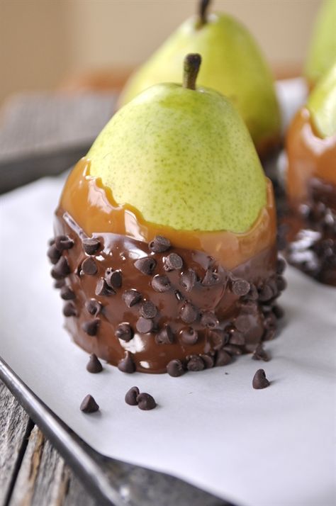 Caramel Covered Pears, a partridge in a pear tree@yourhomebasedmom.com Chocolate Covered Pears, Make Caramel Apples, Homemade Caramel Apples, Caramel Pears, Partridge In A Pear Tree, How To Make Caramel, Crushed Oreos, My True Love, Pear Tree