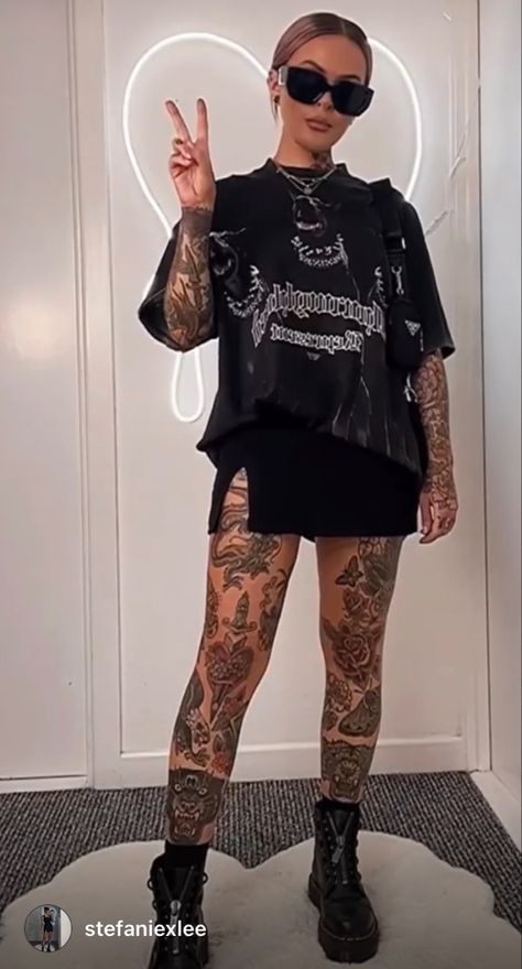 Tattooed Baddie Outfits, Casual Gig Outfits, Mid Size Rocker Outfits, Emo Show Outfit, Avenge Sevenfold Concert Outfit, Edm Concert Outfit Plus Size, Summer Outfits 2023 Edgy, Metal Core Concert Outfit, King Krule Concert Outfit