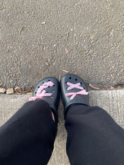 Crocs With Ribbon, Girly Crocs, Ribbon Shoe Laces, Styling Crocs, Casual Shoes Women Sneakers, Black Crocs, Crocs Fashion, Trendy Shoes Sneakers, Pretty Shoes Sneakers