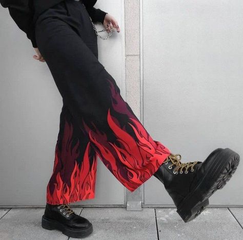 Pant Diy Paint, Fire Painted Jeans, Fire Jeans Paint, Diy Jean Ideas, Pants Design Paint, Painted Cargo Pants, Fire Inspired Outfits, Painted Pants Idea, Painted Trousers