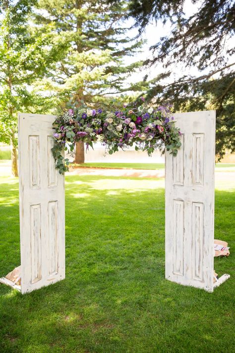 Outdoor Wedding Doors, Louvered Door Ideas, Old Doors Wedding, Door Wedding Decor, Bendooley Estate, Door Backdrops, Rustic Wedding Backdrops, Wedding Doors, Doors Repurposed