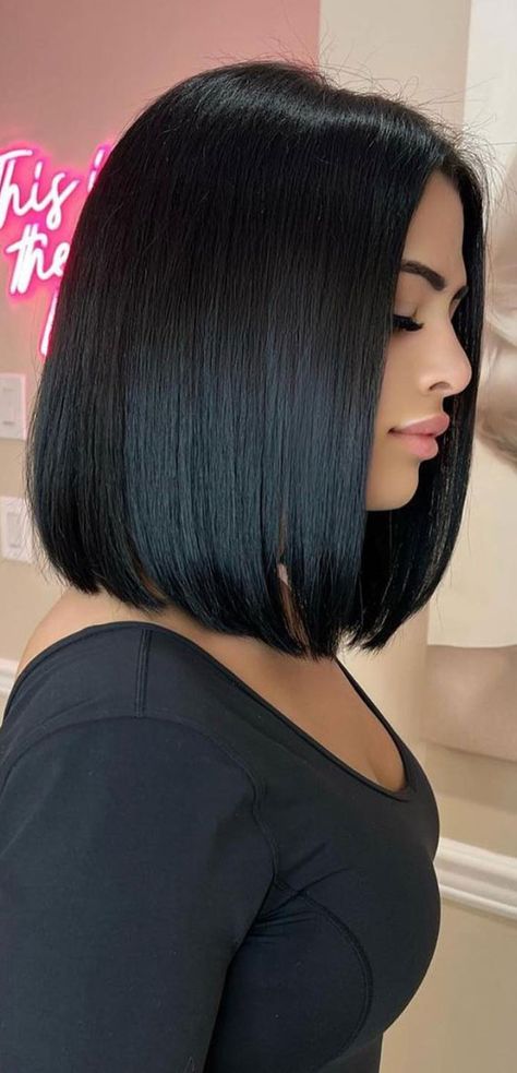 47. Charming Lob Haircut Dark Hair Bobs and lobs (long bobs) are timeless hairstyles that have been trending for some time and going strong this... Tuns Bob Lung, Dark Hair Bobs, Bob Lung, One Length Haircuts, One Length Hair, Hair Bobs, Timeless Hairstyles, Rambut Brunette, Long Bobs