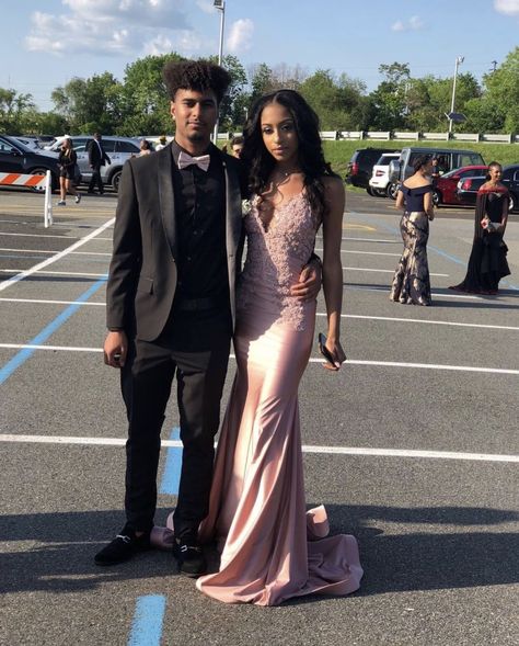 Rose Gold Prom Couple, Gold Prom Couple, Matching Prom, Rose Gold Prom, Couple Post, Robes Wax, Ball Outfits, Rose Gold Prom Dress, Prom Dates