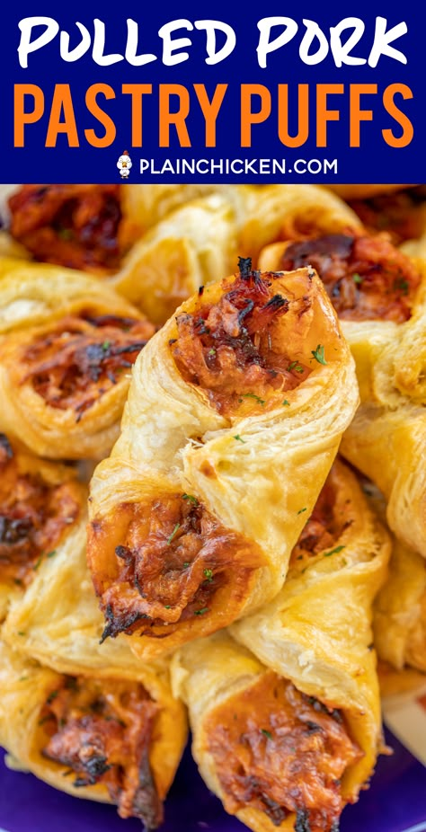 Pulled Pork Pastry Puffs - only 4 ingredients! Great recipe for a quick lunch, dinner or party. Smoky pulled pork tossed with BBQ sauce and cheese then baked in puff pastry. SO good! Can make ahead and freeze for later. We love to serve these with some coleslaw and extra BBQ sauce or Ranch for dipping. YUM! #pulledpork #partyfood #appetizer #tailgating Resep Puff Pastry, Daging Babi, Puff Recipe, Pulled Pork Recipes, Weight Watchers Desserts, Quick Lunch, Puff Pastry Recipes, Football Food, Quick Lunches