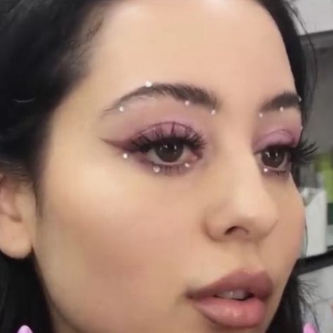 pearls above and below a soft pink eye. so pretty Alexa Demie Pink Makeup, Make Up With Gems, Pearl Eye Makeup, Makeup Euphoria, Gem Makeup, Euphoria Makeup, Rhinestone Makeup, Pink Eye Makeup, Alexa Demie