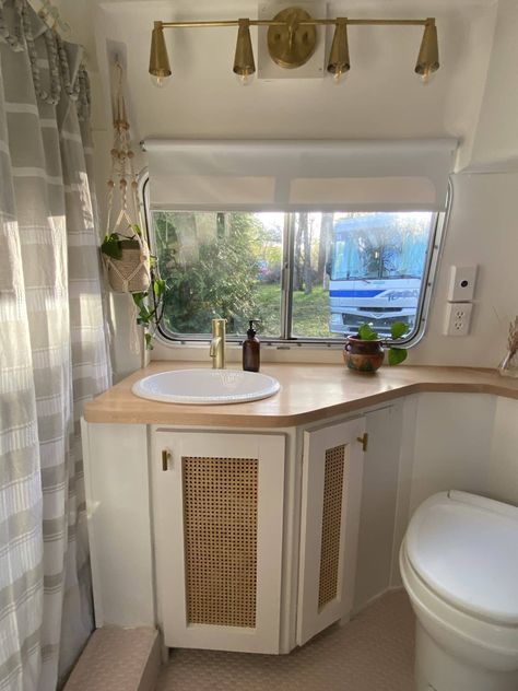 15 Ways to Cover Your RV Cabinet Mirrors | RV Inspiration Top Of Cabinet Decor, Rv Decorating Ideas Rv Interior, Cabinet Door Makeover, Rv Wallpaper, Mirrored Cabinet Doors, Rv Cabinets, Rv Interior Design, Rv Inspiration, Camper Bathroom