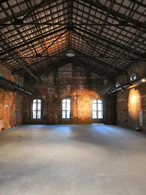 Art Gallery Industrial, Industrial Stage Design, Industrial Art Gallery, Old Factory Renovation, Industrial Warehouse Design, Karan Grover, Industrial Exterior Design, Industry Building, Industrial Hall