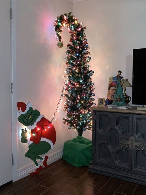 Hrinch Tree, How To Make Grinch Arms For Tree, Diy The Grinch Decorations, Grinch Christmas Office Decor, Upside Down Christmas Tree Ideas Grinch, Grinch Living Room Ideas, Grinch Chimney Decorations, Grinch Themed Christmas Decoration Living Room, Easy Diy Grinch Christmas Tree