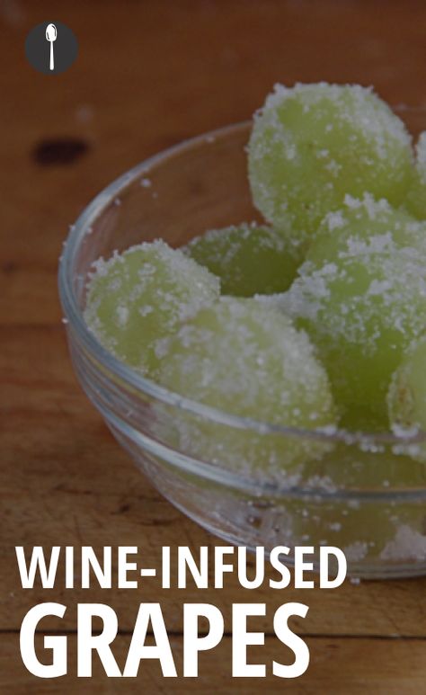 Infused Grapes, Alcohol Infused Fruit, How To Make Wine, Alcoholic Desserts, Frozen Grapes, Boozy Desserts, Wine Tasting Party, Wine Desserts, Fruit Salad Recipes