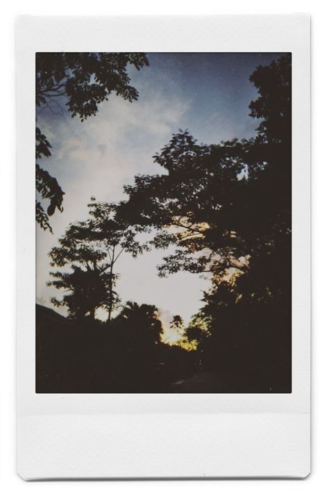 Thought Pictures, Sun Day, Polaroid Photography, Sky Photography Nature, Cute Black Wallpaper, Emotional Photography, Dark Art Illustrations, Nature Art Painting, Vintage Poster Art