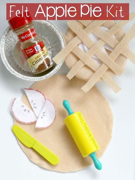 This felt apple pie busy bag inspires autumn themed pretend play on the go! Felt Apple Pie, Diy Apple Pie, Felt Apple, Preschool Apple Theme, Pie Making, Apple Lessons, Diy Apple, Apple Preschool, Dramatic Play Preschool