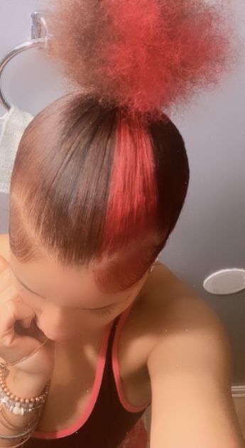 Light Brown Hair With Pink Skunk Stripe, Ginger And Pink Skunk Stripe, Brown Hair With Pink Skunk Stripe, Pink And Brown Hair Dye, Partly Dyed Hair Ideas, Curly Rose Gold Hair, Honey Brown And Pink Hair, Peakaboo Dye Natural Hair, Pink Skunk Stripe Hair