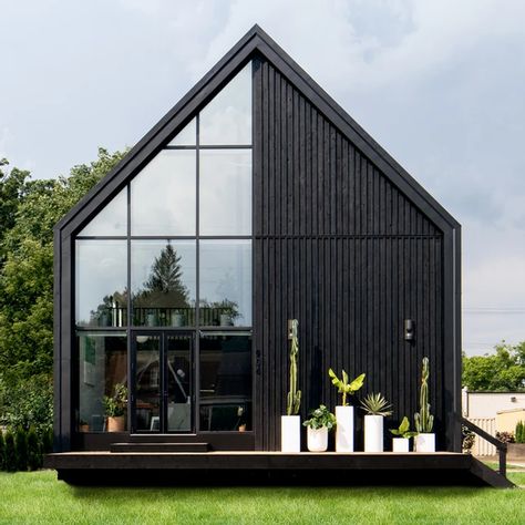 CONTEMPORARY SCANDINAVIAN BLACK HOUSE | Scandinavian in Ferndale Scandinavian Barn House, Scandinavian Exterior, Scandinavian Modern House, Sustainable Housing, Beach House Aesthetic, Black Houses, Nordic House, Contemporary Scandinavian, Forest Wood