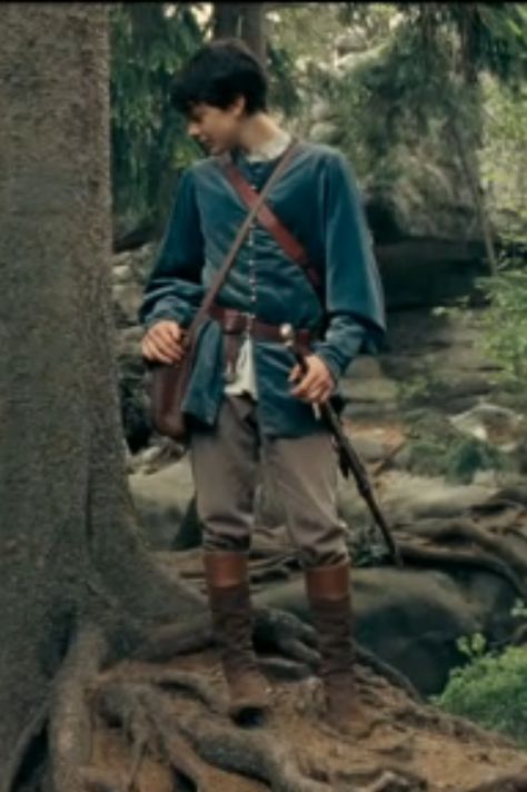 Prince Caspian, Edmund in blue Narnia Prince Caspian Aesthetic, Narnia Clothes, Prince Core, Edmund Pensive, Narnia Outfits, Fantasy Fits, Reign Outfits, Edmund Narnia, Victorian Children's Clothing