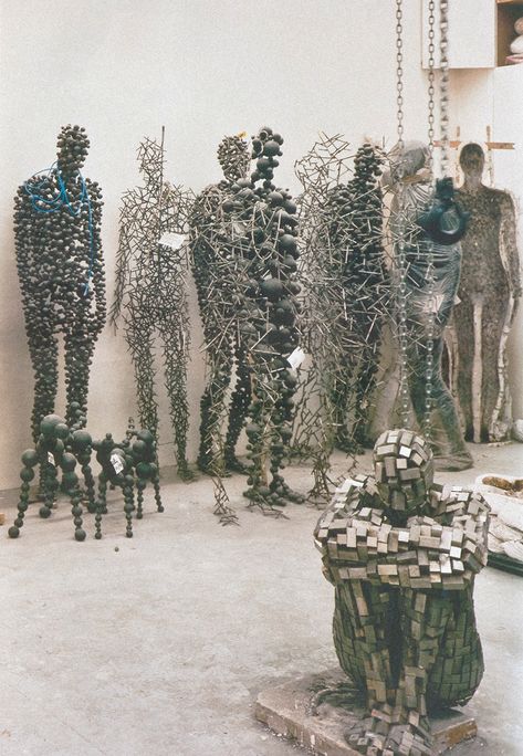 Antony Gormley Sculptures, Vitrine Design, Antony Gormley, Alberto Giacometti, 3d Studio, Sculpture Metal, Wire Sculpture, Sculpture Installation, Figurative Sculpture