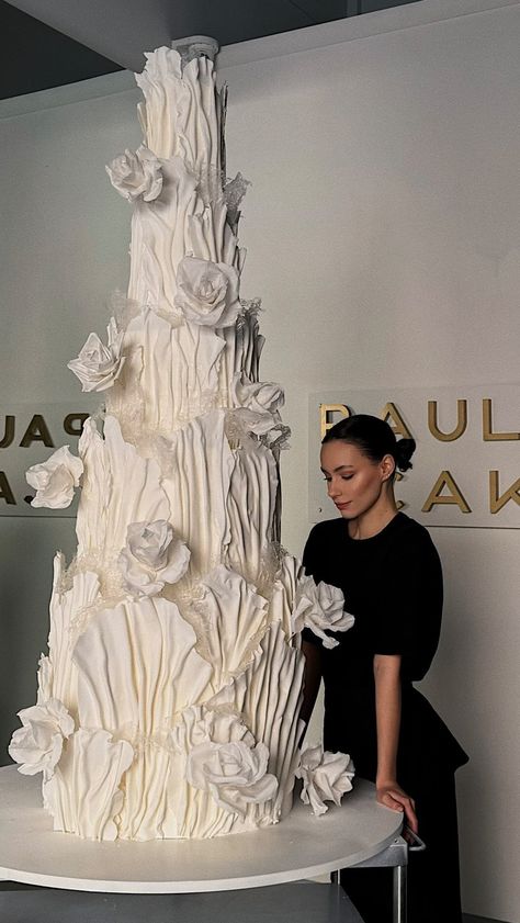 PAULINE CAKE | Wedding magic ✨@pauline_cake . Rate 1 to 10🤍 | Instagram Fancy Wedding Cakes, Extravagant Wedding Cakes, Birthday Cake Decorating Ideas, White Wedding Decorations, Big Wedding Cakes, Brides Cake, Dream Wedding Decorations, Dream Wedding Cake, Luxury Wedding Cake