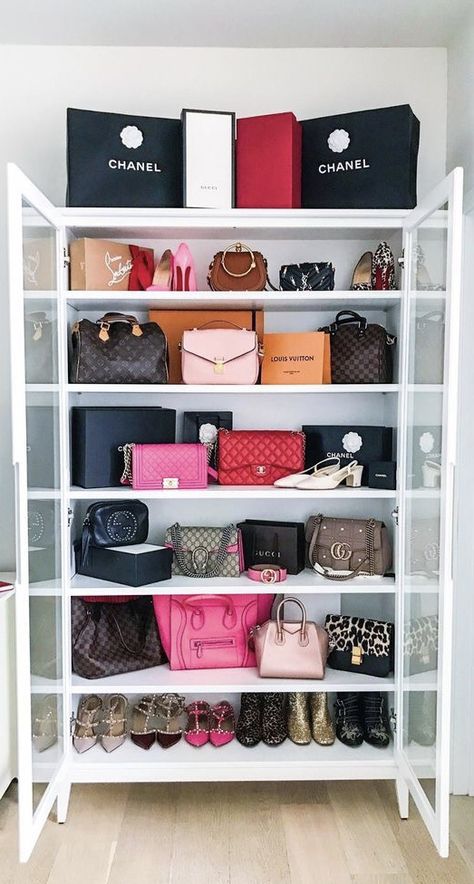 ♡Breakfast at Avery’s♡ Designer Handbag Storage, Bedroom Upstairs, Mezzanine Bedroom, Purse Display, Handbag Display, Bag Closet, Diy Organizer, Dream Closet Design, Purse Storage