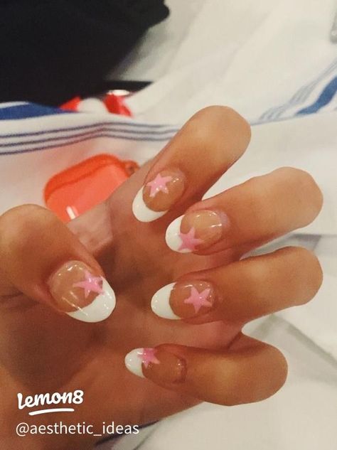 There's a new beauty trend taking over Instagram and it's absolutely stunning. Say hello to "quartz nails". Preppy Winter Nails Short, Preppy Short Acrylic Nails, Preppy Nails Winter, Gel Nails Preppy, Cute Nail Designs French Tip, Preppy Square Nails, Preppy Birthday Nails, Preppy Winter Nails, Preppy Short Nails