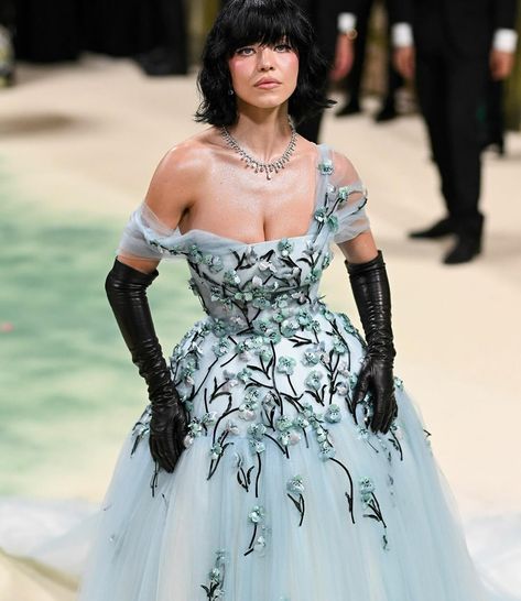 Mat Gala2024, Met Gala Garden Of Time, Garden Of Time Met Gala, Gala Outfits, Designer Gloves, Ooga Booga, Gala Themes, Met Gala Outfits, Clothing Wardrobe