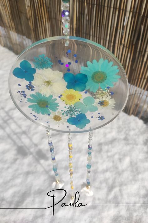 Diy Suncatchers Resin, Resin Suncatcher Diy, Resin Sun Catcher, Resin Suncatcher, Resin Pens, Suncatcher Diy, Diy Popsicle Stick Crafts, Flowers Luxury, Diy Suncatchers