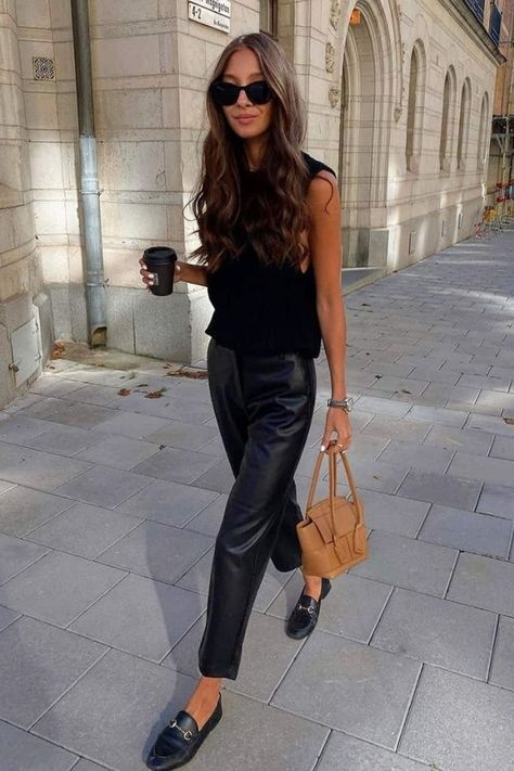 Discover chic ways to style your leather pants this fall and winter with these 8 stunning outfits! Whether you prefer faux leather or the real deal, these casual outfit ideas will keep you looking classy and stylish for both work and everyday life. For example, we just love this all black wide-leg leather pants outfit with Gucci loafers and a sweater top – so effortless! Black Leather Pants Outfit, Brown Leather Pants, Cute Thanksgiving Outfits, Thanksgiving Outfit Ideas, What To Wear Fall, Mode Shoes, Leather Pants Outfit, Black Leather Pants, Event Outfit