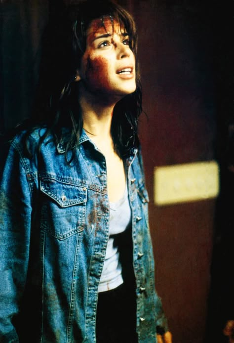 Sidney Scream, Scream Halloween Costume, Scream Costume, Horror Movie Costumes, Sidney Prescott, Scream Cast, Movie Halloween Costumes, Neve Campbell, Scream Franchise