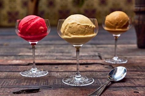 Zabaione Ice Cream Electric Ice Cream Maker, Marsala Wine, European Cuisine, Sicilian Recipes, Creamy Desserts, Frozen Treat, Italian Desserts, Ice Creams, Ice Cream Maker