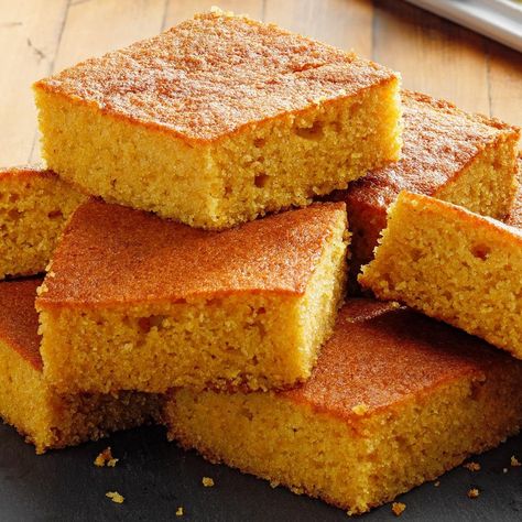 Quick Buttermilk Cornbread Thanksgiving Black People, Southern Side Dishes, Jalapeño Cornbread, Buttermilk Cornbread, Sweet Cornbread, Cornbread Recipe, Cornbread Mix, Chicken Fried Steak, Comfort Food Southern