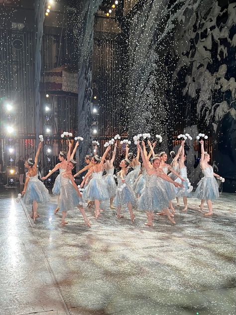 Nutcracker Aesthetic Ballet, Ballet Christmas Aesthetic, Nutcracker Ballet Aesthetic, Nutcracker Aesthetic, Ballet Show, Ballet Stage, Ballet Christmas, Christmas Ballet, Ballet Aesthetic