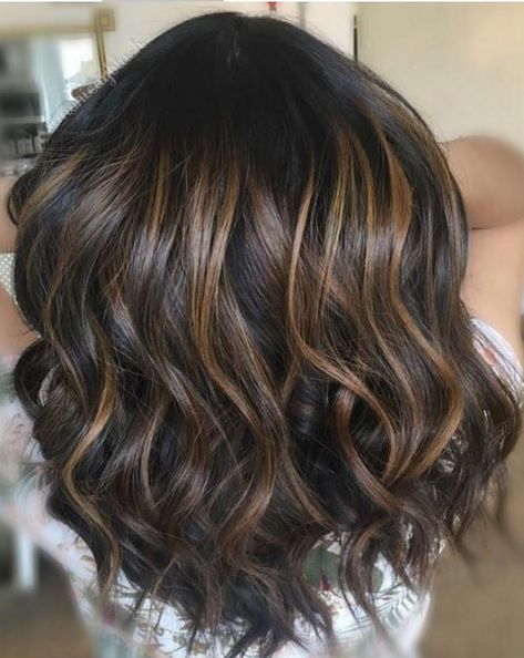 30 Latest and Exclusive Lowlights for Brown Hair - Haircuts & Hairstyles 2019 Chocolate Brown Hair Color, Caramel Highlights, Brunette Color, Brown Balayage, Hair Color Highlights, Trendy Hair Color, Haircut And Color, Hair Color Dark, Balayage Highlights