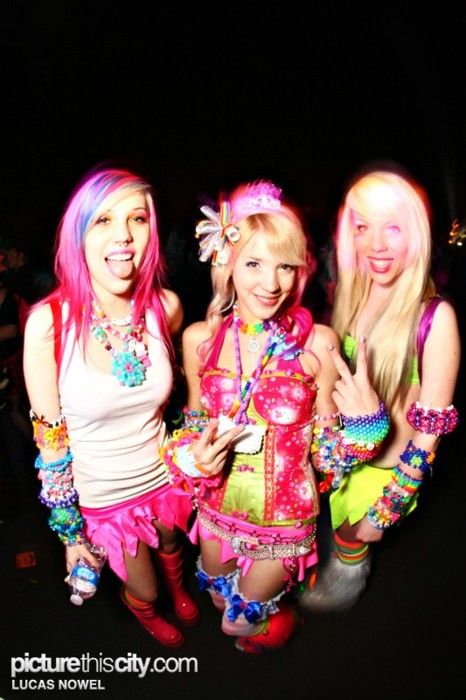 #rave #raves #prettyravegirls #edm # edmgirls 1990s Rave Fashion, Rave Girl Outfits 2000s, Rave Outfits 2000s, Retro Rave Outfit, Cute Edm Outfits, Rave Fashion Aesthetic, Kandi Raver Outfits, Ravecore Outfits, Emo Rave Outfit