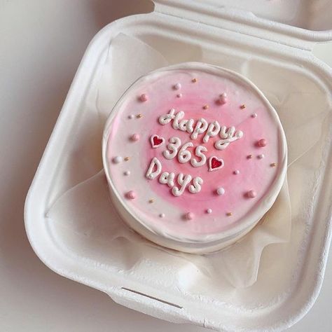 Heart Cake Ideas, Heart Cake Aesthetic, Simple Anniversary Cakes, Easter Crafts Diy Kids, Minuman Starbucks, Cake For Boyfriend, Happy Anniversary Cakes, Korean Cake, Cake Aesthetic