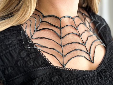 Elevate Your Halloween Apparel With This Easy DIY Spider Web Necklace | ehow.com Spider Web Necklace Diy, Spider Woman Costume Diy, Spider Costume Diy Women, Spiderweb Outfit, Diy Spider Costume Women, Spider Costume Woman, Halloween Necklace Diy, Diy Spider Costume, Diy Spiderweb