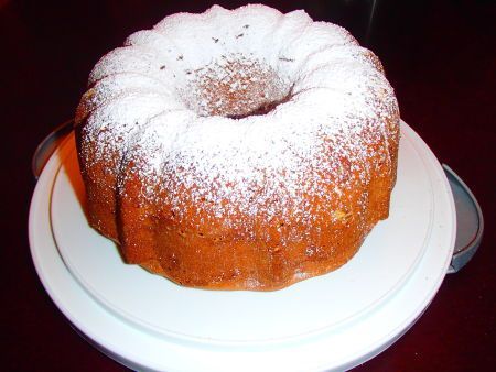 Sweetened Condensed Milk Pound Cake Sweetened Condensed Milk Pound Cake, Condensed Milk Pound Cake, Condensed Milk Cake, Condensed Milk Recipes, Pound Cake Recipe, Milk Cake, Bundt Cakes Recipes, Köstliche Desserts, Pound Cake Recipes