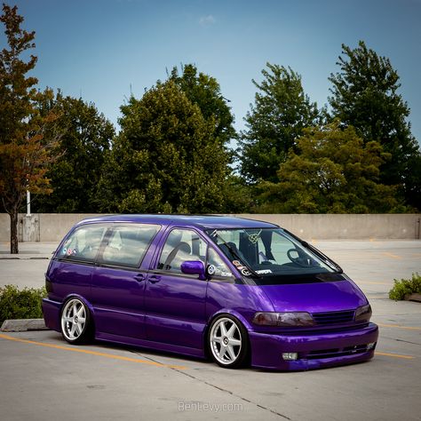 Car Builds, Toyota Van, Toyota Previa, Car Shows, Cool Vans, Car Guys, Car Stuff, Mini Van, Exotic Cars