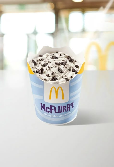 McFlurry Oreo Mcflurry Oreo Aesthetic, Mcdonalds Oreo Mcflurry, Ice Cream Mcd, Oreo Mcflurry, Mcdonalds Mcflurry, Minuman Boba, Mcdonalds Ice Cream, Mcdonalds Recipes, Oreo Donuts