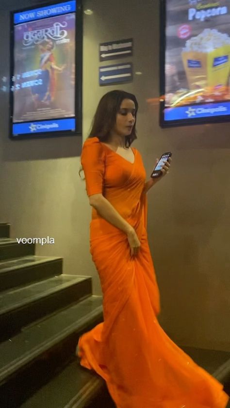 voompla on Instagram: It’s been a while since we’ve seen monotone chiffon sarees 😁😍 Ankita Lokhande spotted leaving after a Marathi movie screening! . #voompla… Chiffon Saree Aesthetic, Casual Saree Outfit, Ankita Lokhande Sarees, Shiffon Sarees Blouse Designs, Rajputana Saree, Simple Chiffon Saree, Chiffon Saree Look, Marathi Dress, Rajput Saree Style