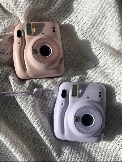 Instax Aesthetic, Polaroid Camera Pictures, Mini 11 Instant Camera, Instax Mini Ideas, Polaroid Instax Mini, Mochila Fjallraven Kanken, Fujifilm Instax Mini 11, Instax Mini 12, Creative Mother's Day Gifts