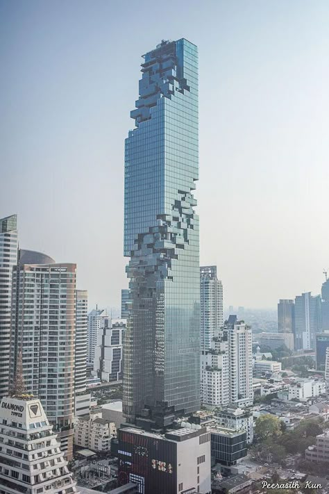 If you're waiting for these pictures of Bangkok's new tallest skyscraper to finish downloading, don't worry, they already have. Because although it looks like it's missing a pixel or two, we promise you that it's supposed to look like this. #Architetturacontemporanea Architecture Cool, Architecture Unique, Building Inspiration, Modern Architecture Building, Unusual Buildings, Skyscraper Architecture, Amazing Buildings, Baroque Architecture, Unique Architecture